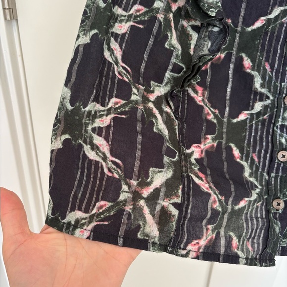 Anthropologie Pilcro Black Motif
Ruffled Buttondown Sleeveless Blouse - Picture 8 of 10